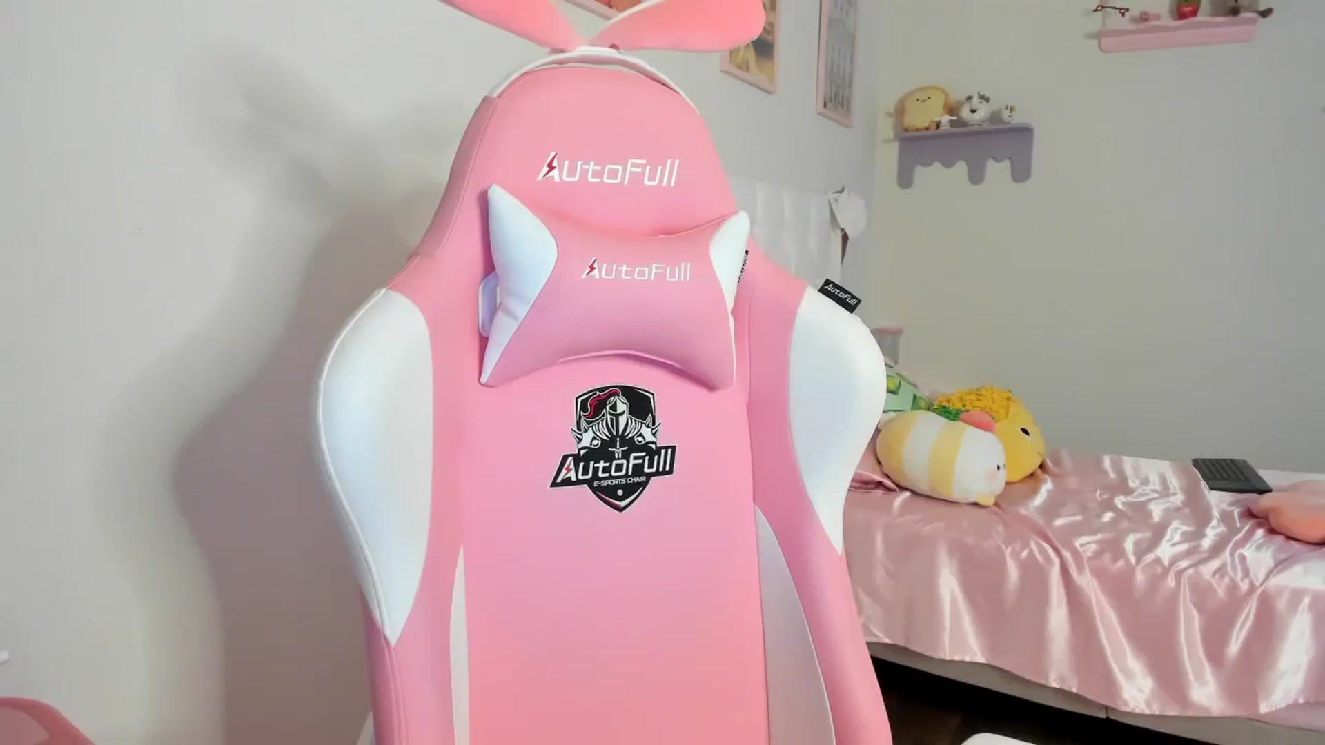 Gallery image thumbnail from Cherrycute666's myfreecams stream on, 08/14/2023, 03:37 image 15 of 20