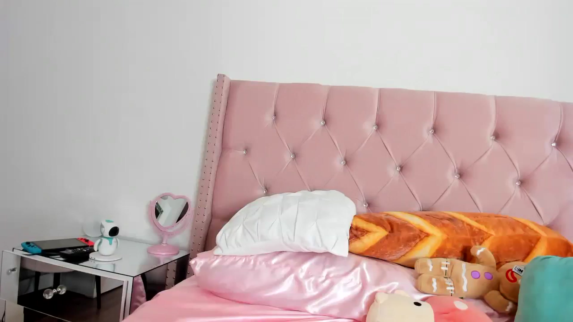 Gallery image thumbnail from Cherrycute666's myfreecams stream on, 08/14/2023, 08:19 image 12 of 20