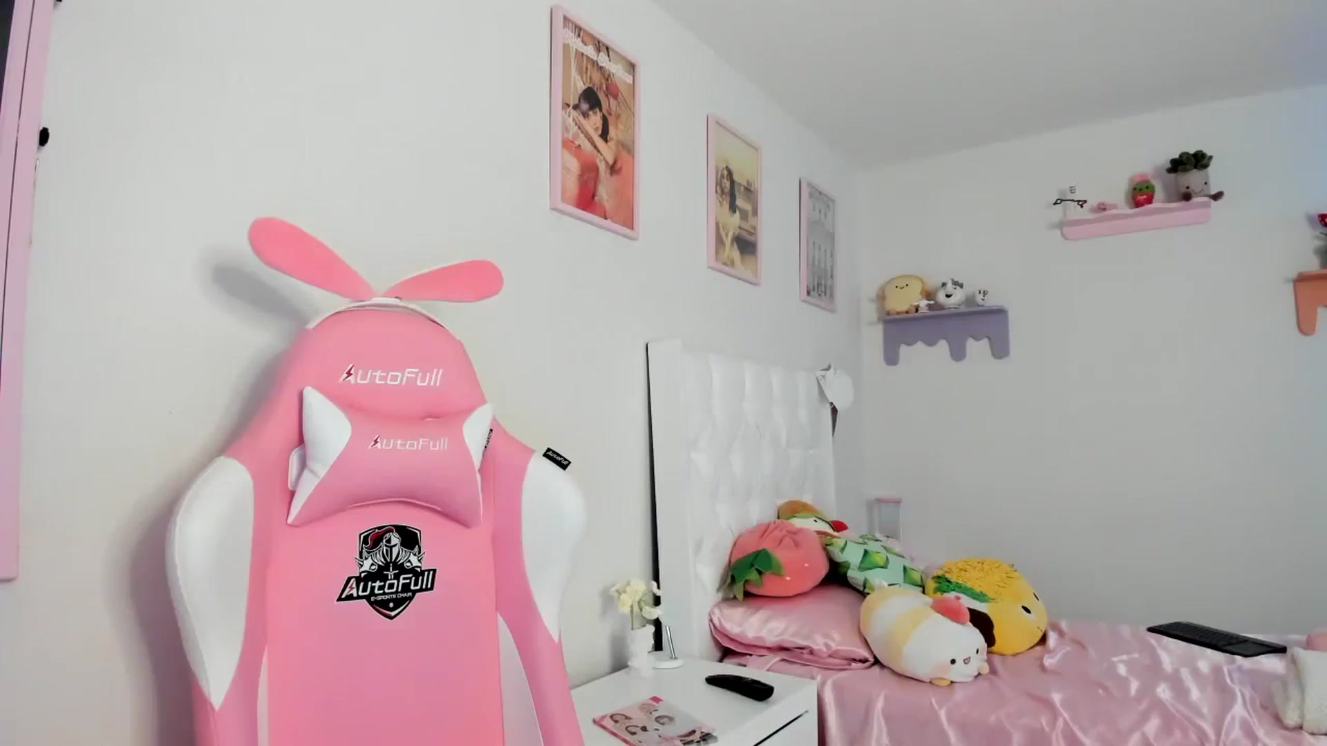 Gallery image thumbnail from Cherrycute666's myfreecams stream on, 08/14/2023, 21:10 image 8 of 20