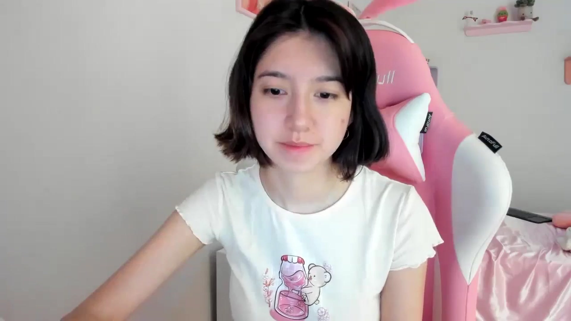 Gallery image thumbnail from Cherrycute666's myfreecams stream on, 08/15/2023, 18:11 image 5 of 20