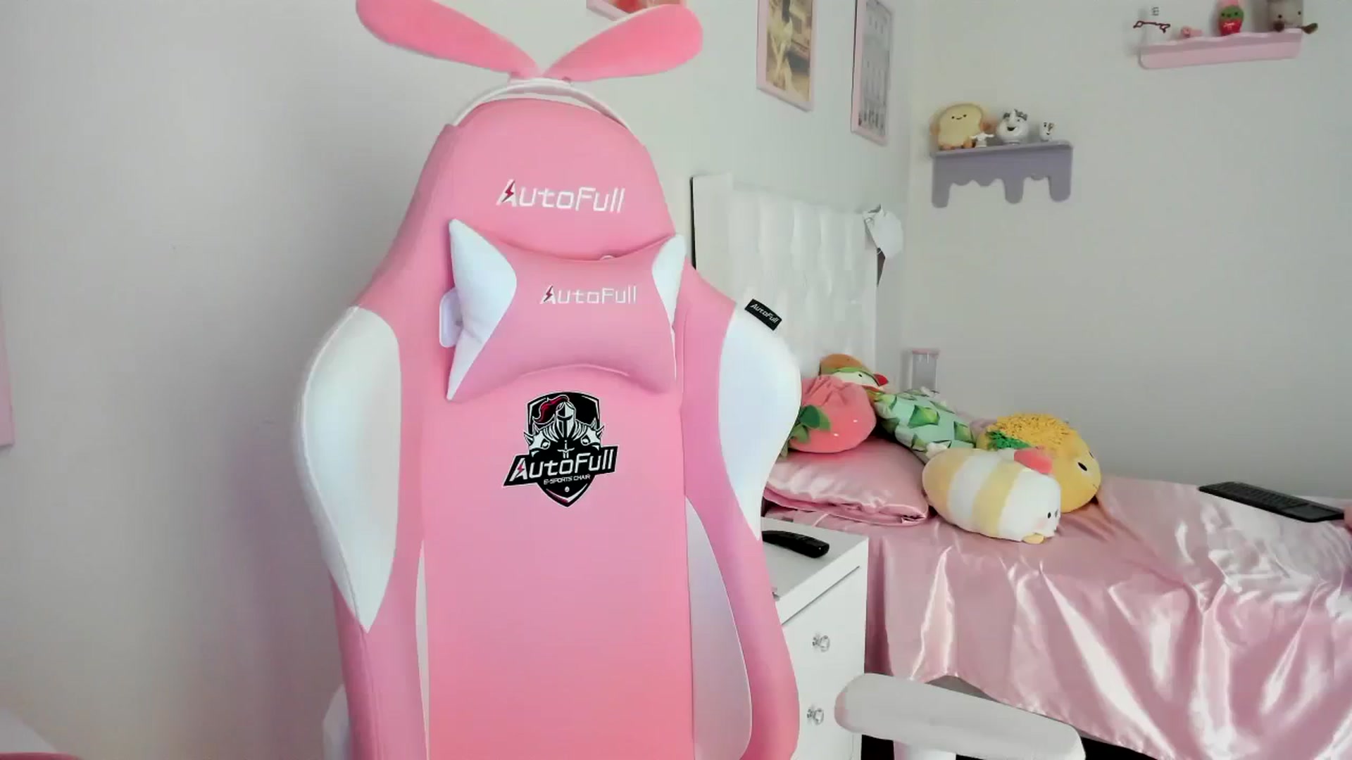 Gallery image thumbnail from Cherrycute666's myfreecams stream on, 08/15/2023, 18:11 image 2 of 20