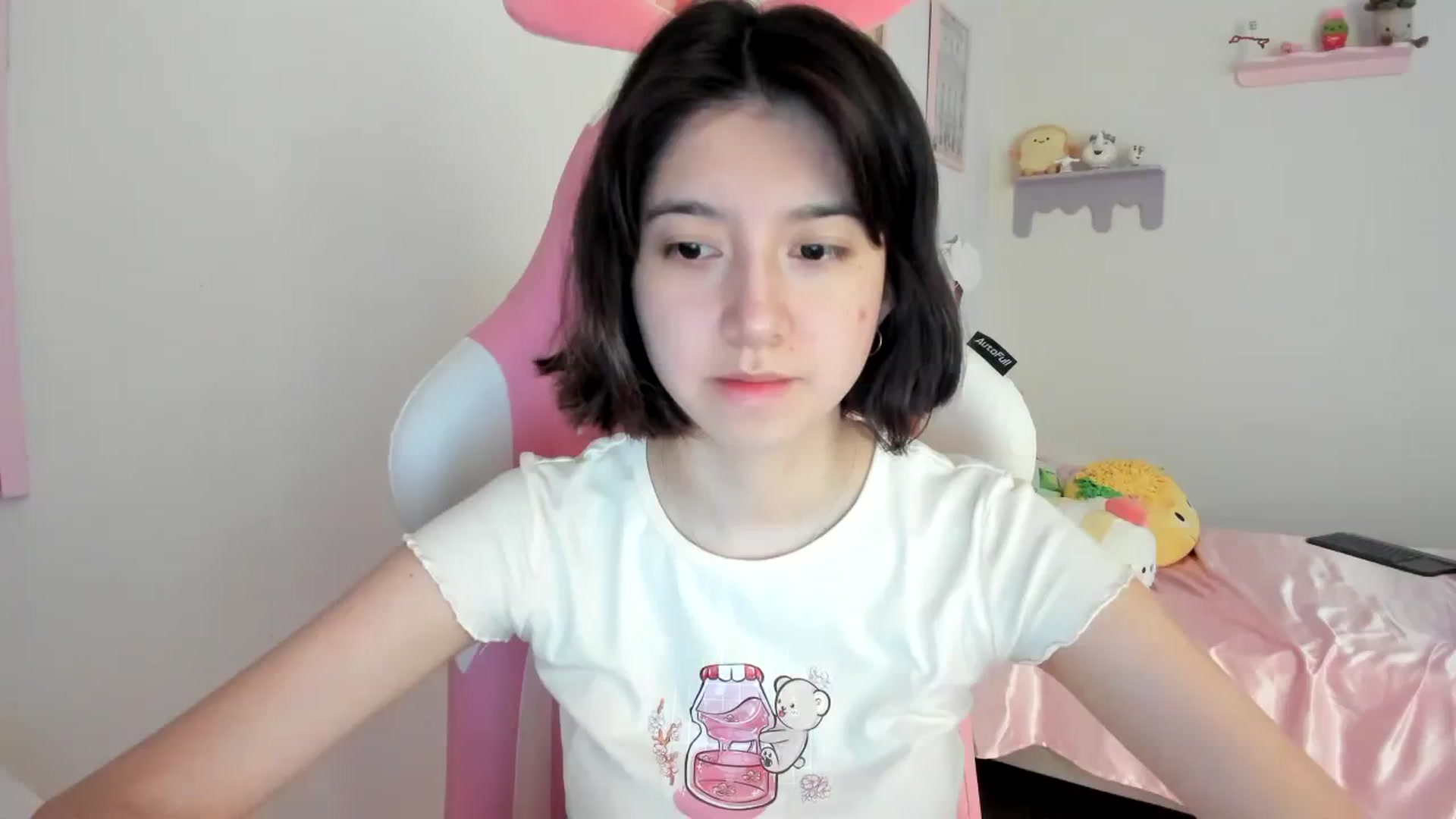 Gallery image thumbnail from Cherrycute666's myfreecams stream on, 08/15/2023, 18:11 image 4 of 20