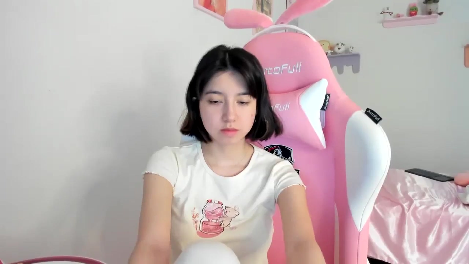 Gallery image thumbnail from Cherrycute666's myfreecams stream on, 08/15/2023, 18:11 image 13 of 20