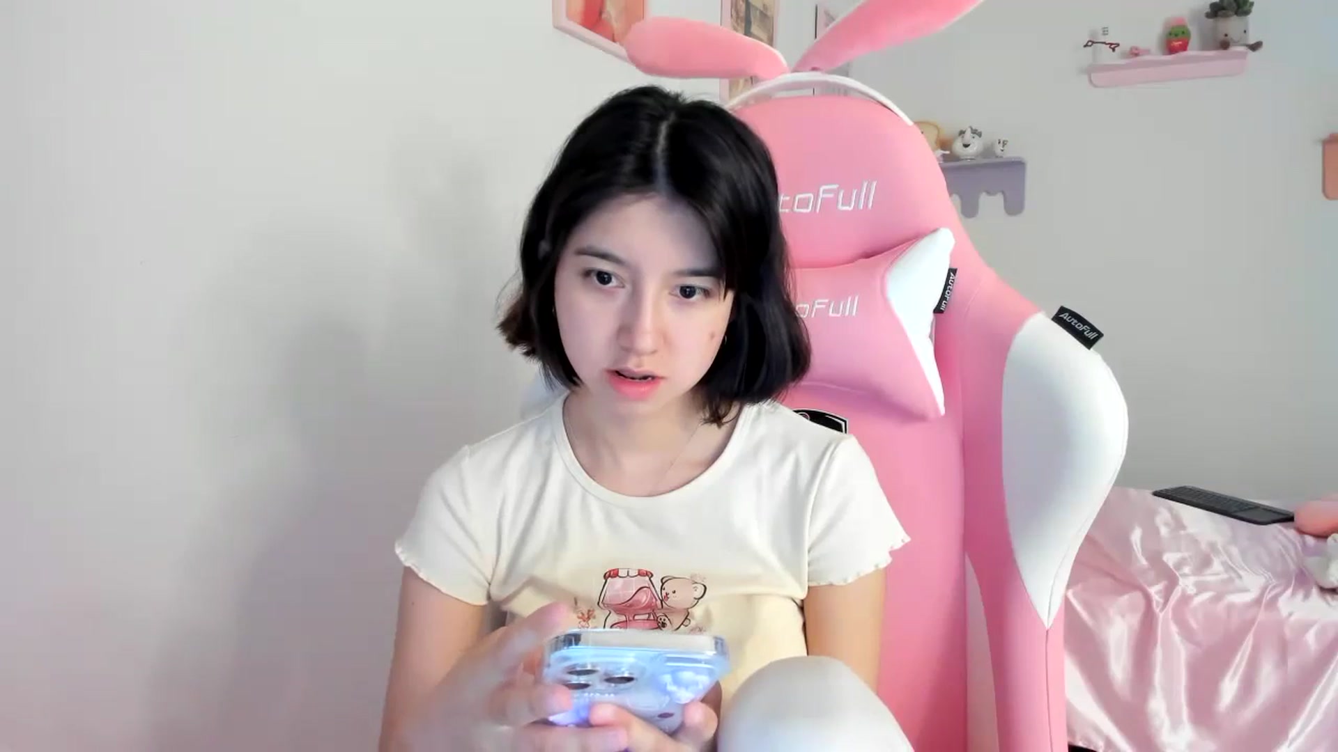 Gallery image thumbnail from Cherrycute666's myfreecams stream on, 08/15/2023, 18:11 image 7 of 20