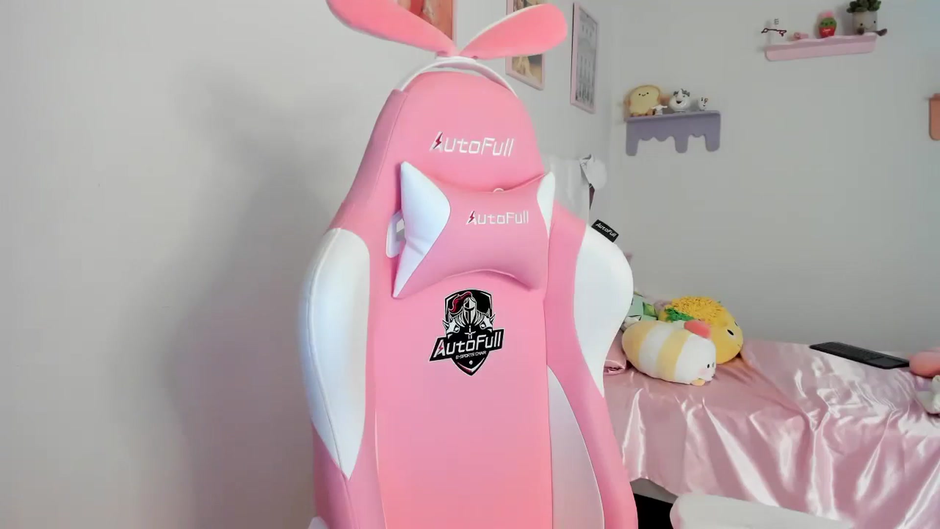 Gallery image thumbnail from Cherrycute666's myfreecams stream on, 08/15/2023, 18:11 image 9 of 20