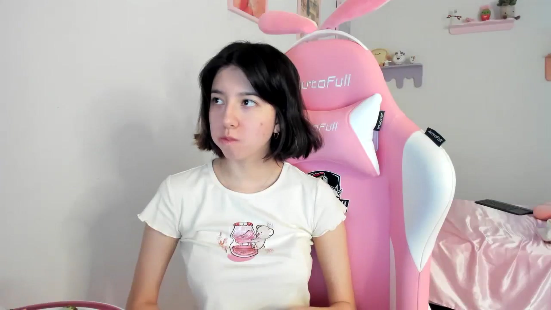 Gallery image thumbnail from Cherrycute666's myfreecams stream on, 08/15/2023, 18:11 image 11 of 20