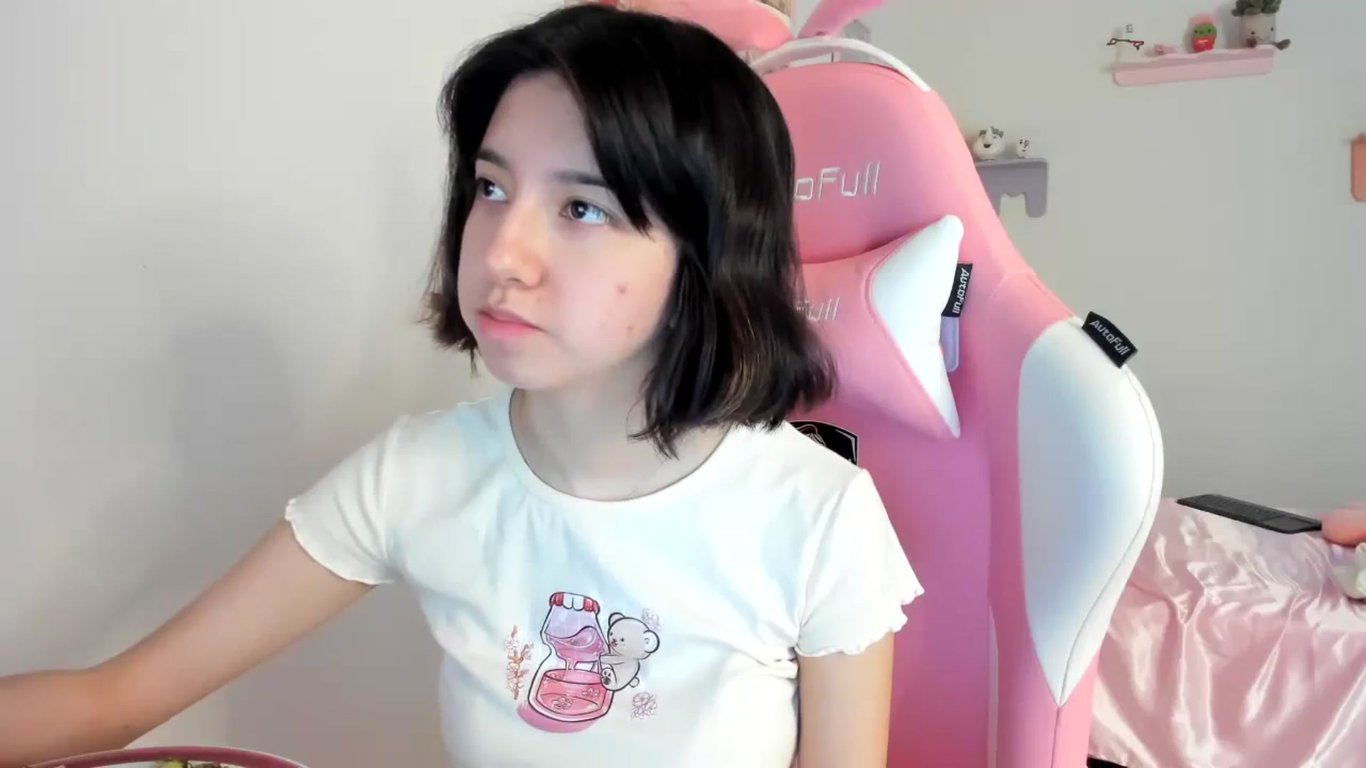 Gallery image thumbnail from Cherrycute666's myfreecams stream on, 08/15/2023, 18:11 image 10 of 20