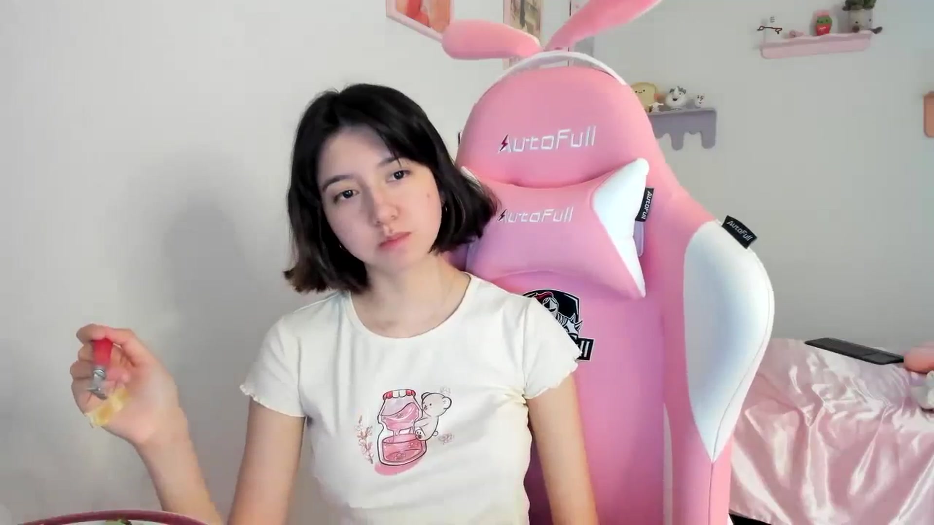 Gallery image thumbnail from Cherrycute666's myfreecams stream on, 08/15/2023, 18:11 image 12 of 20