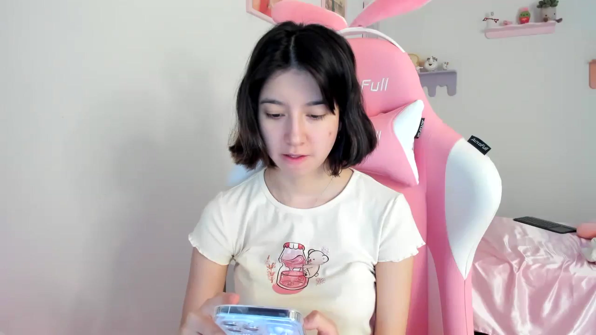 Gallery image thumbnail from Cherrycute666's myfreecams stream on, 08/15/2023, 18:11 image 6 of 20