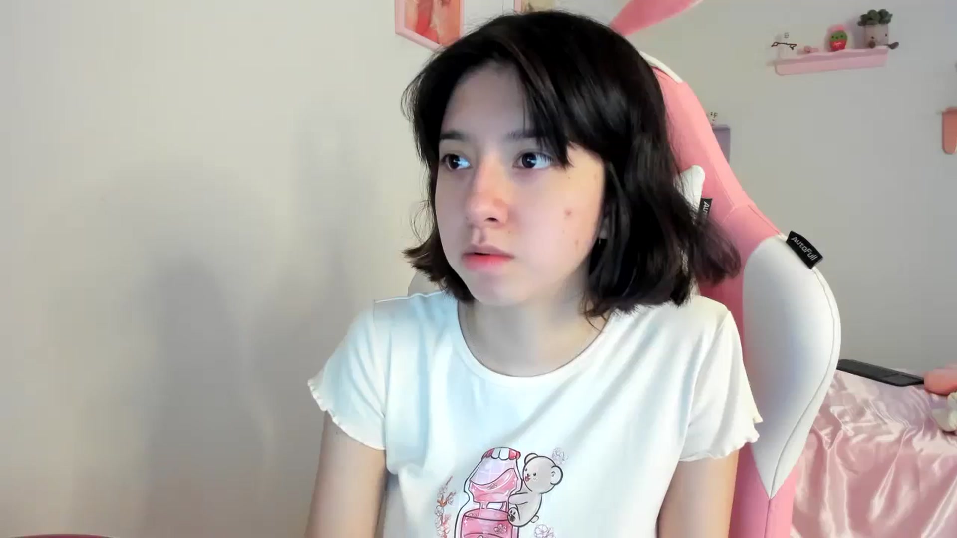 Gallery image thumbnail from Cherrycute666's myfreecams stream on, 08/15/2023, 18:11 image 17 of 20