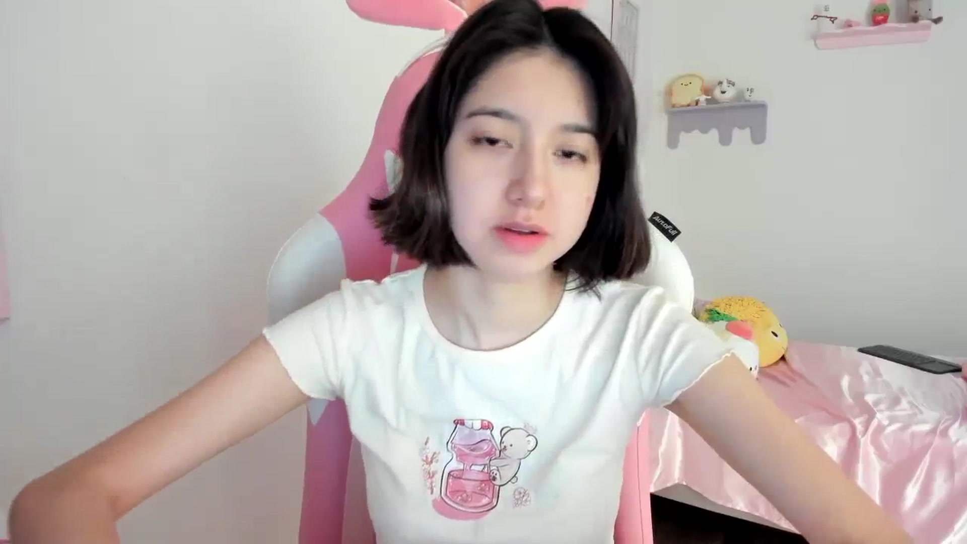Gallery image thumbnail from Cherrycute666's myfreecams stream on, 08/15/2023, 18:11 image 3 of 20