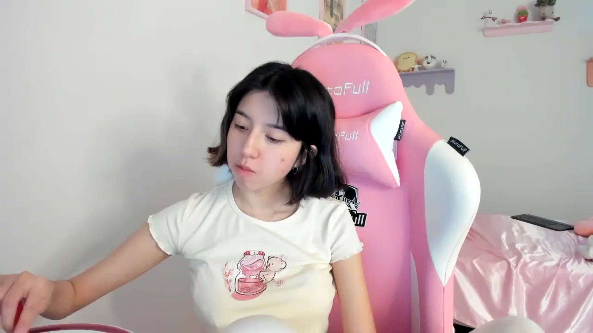 Gallery image thumbnail from Cherrycute666's myfreecams stream on, 08/15/2023, 18:11 image 14 of 20