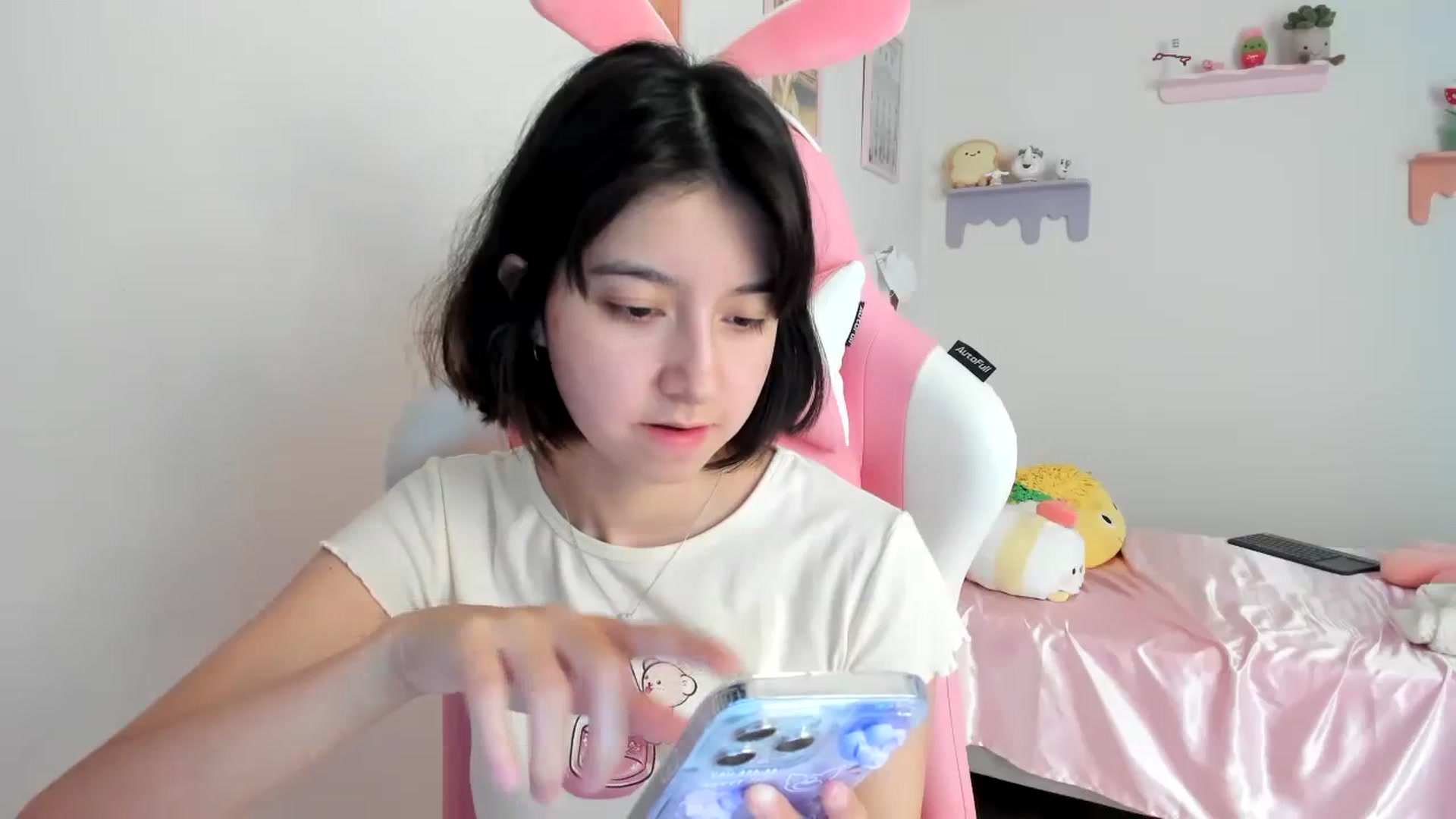 Gallery image thumbnail from Cherrycute666's myfreecams stream on, 08/15/2023, 19:57 image 7 of 20