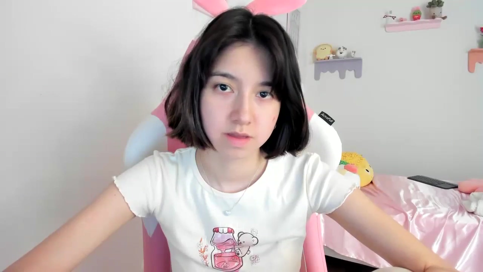Gallery image thumbnail from Cherrycute666's myfreecams stream on, 08/15/2023, 19:57 image 15 of 20