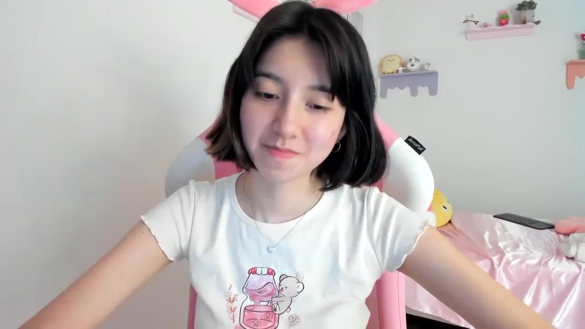 Gallery image thumbnail from Cherrycute666's myfreecams stream on, 08/15/2023, 19:57 image 10 of 20