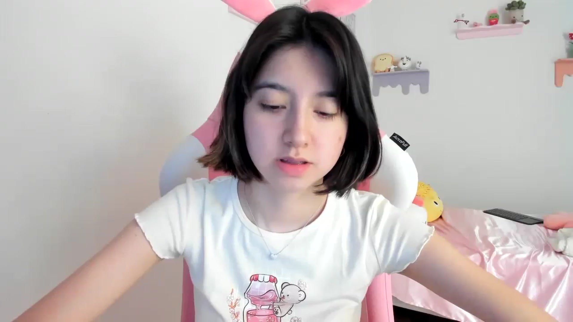 Gallery image thumbnail from Cherrycute666's myfreecams stream on, 08/15/2023, 19:57 image 9 of 20