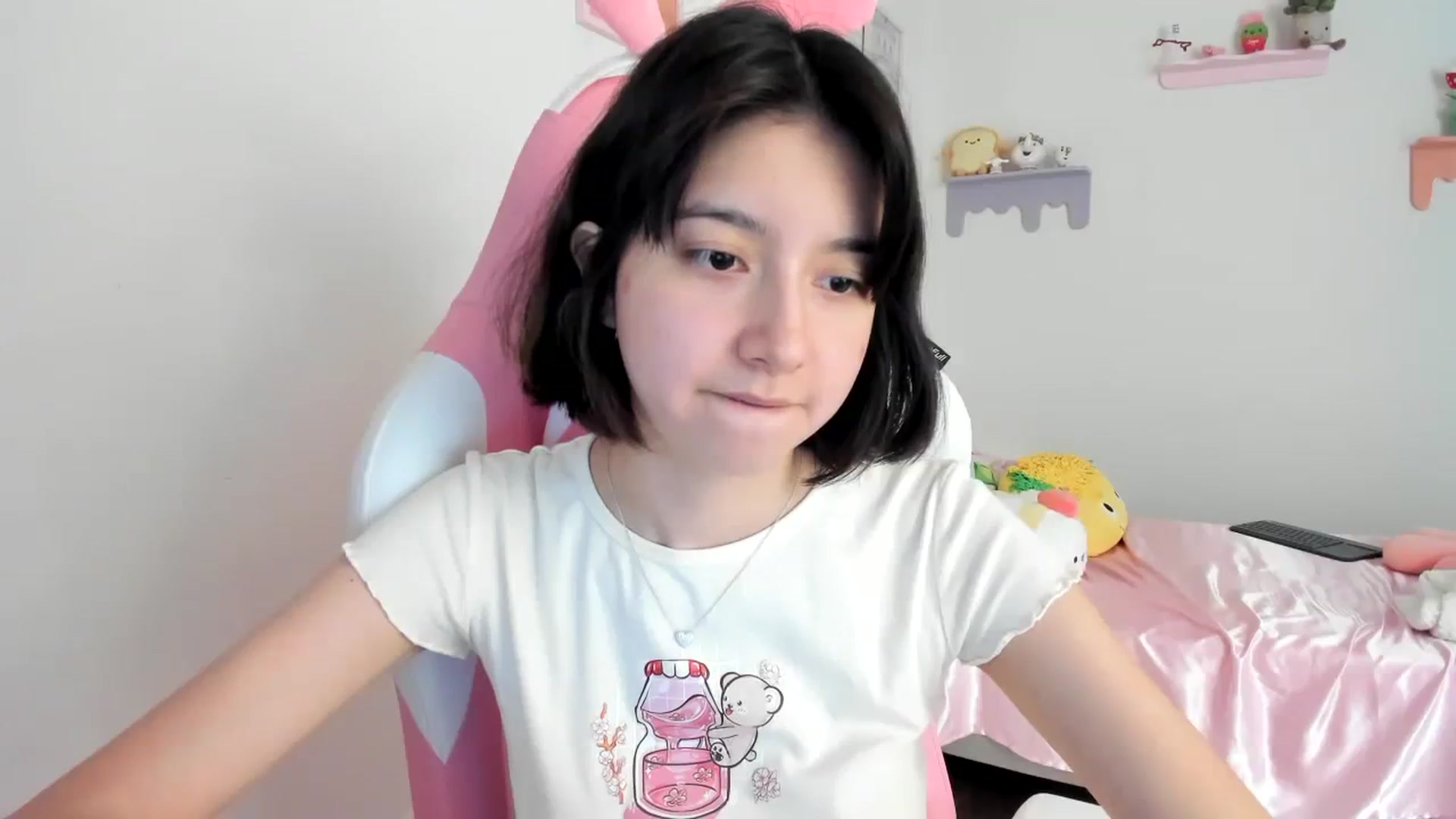 Gallery image thumbnail from Cherrycute666's myfreecams stream on, 08/15/2023, 19:57 image 6 of 20