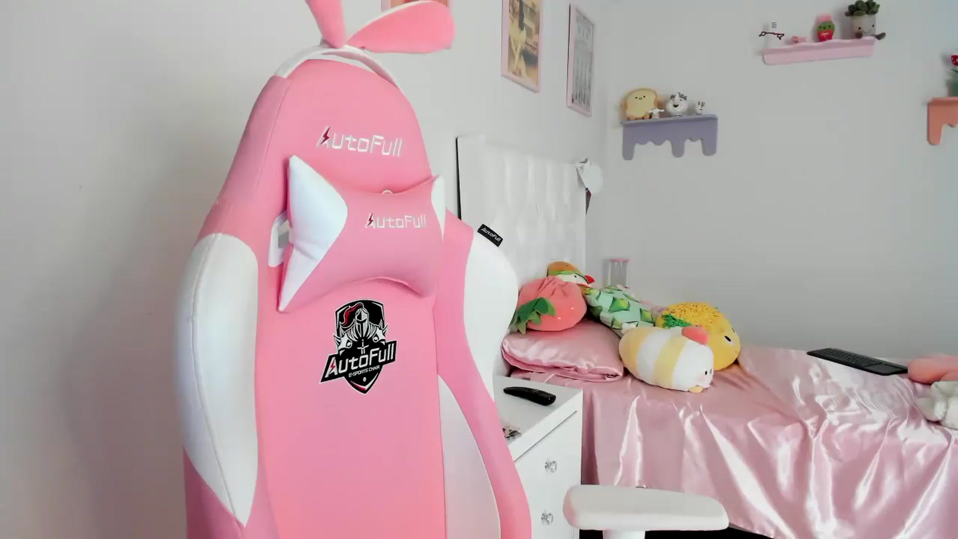 Gallery image thumbnail from Cherrycute666's myfreecams stream on, 08/15/2023, 19:57 image 20 of 20