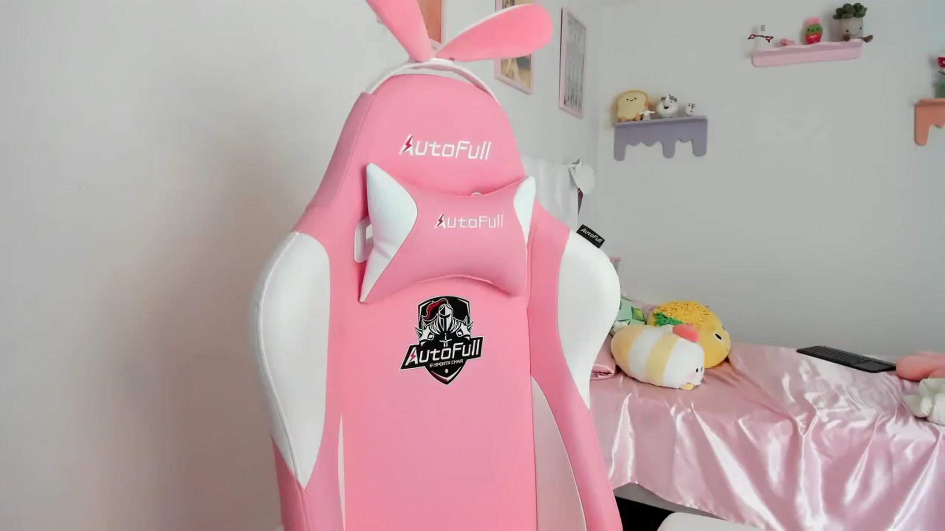 Gallery image thumbnail from Cherrycute666's myfreecams stream on, 08/15/2023, 19:57 image 5 of 20