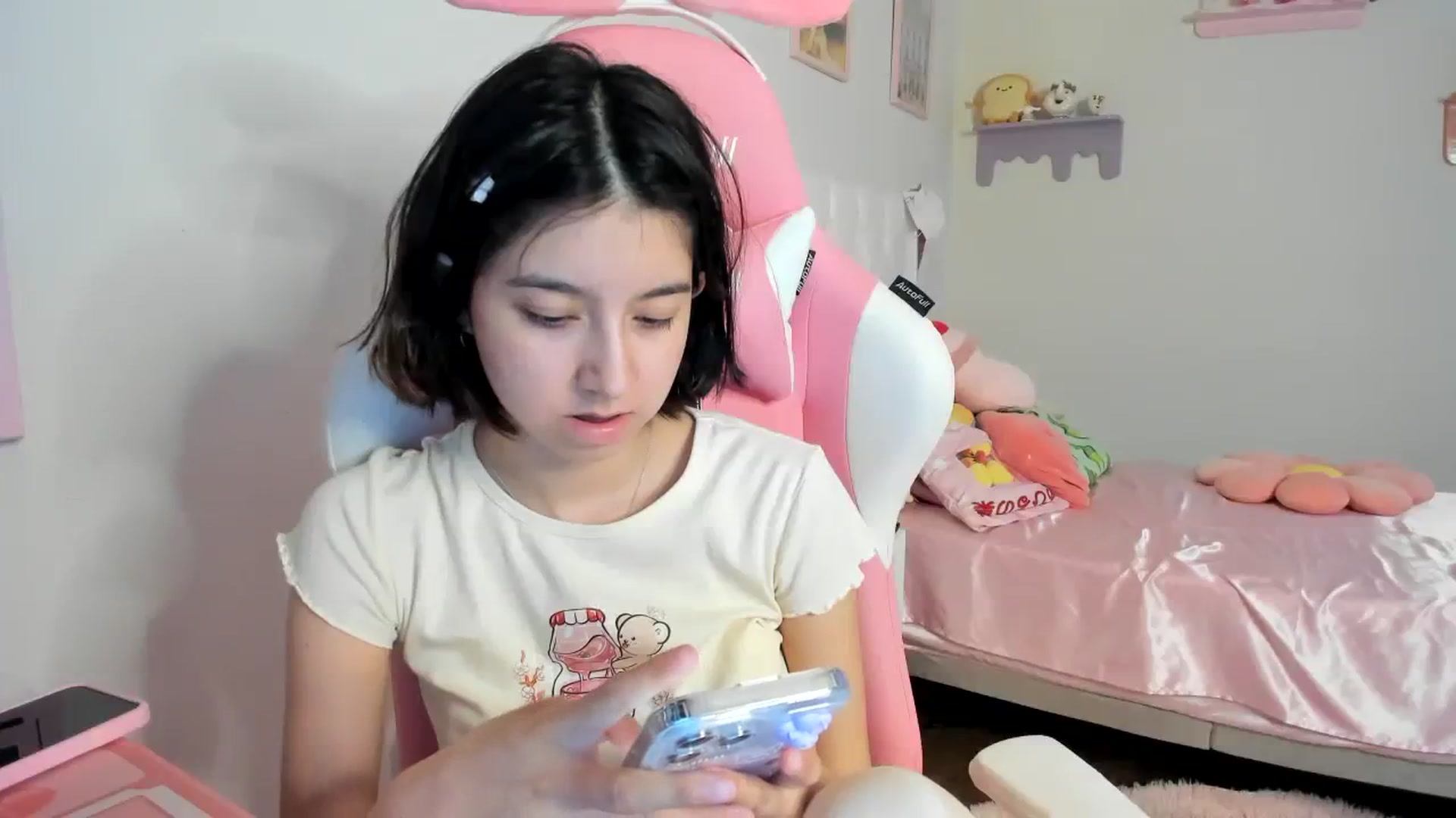 Gallery image thumbnail from Cherrycute666's myfreecams stream on, 08/16/2023, 06:51 image 20 of 20