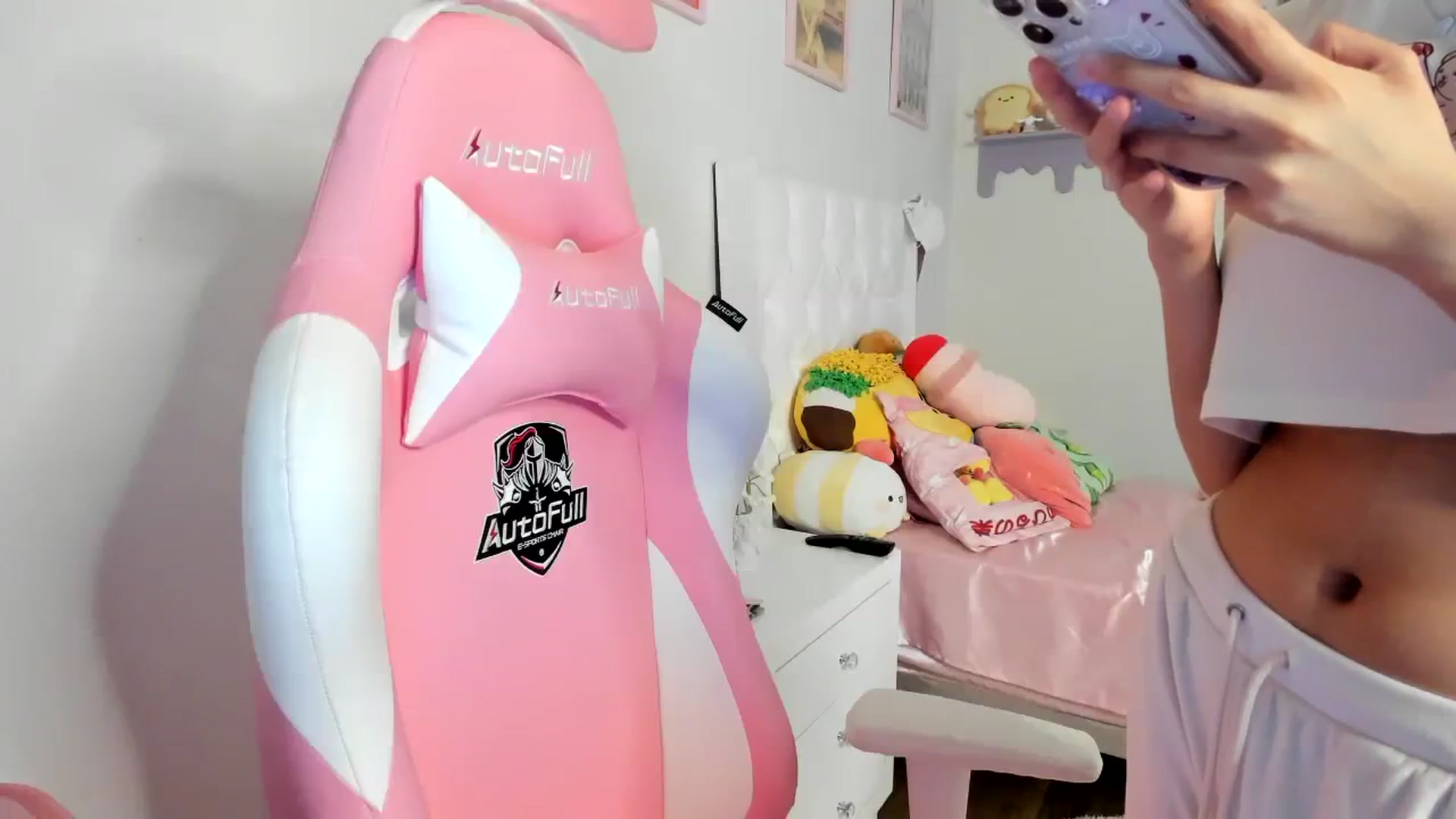 Gallery image thumbnail from Cherrycute666's myfreecams stream on, 08/16/2023, 06:51 image 3 of 20
