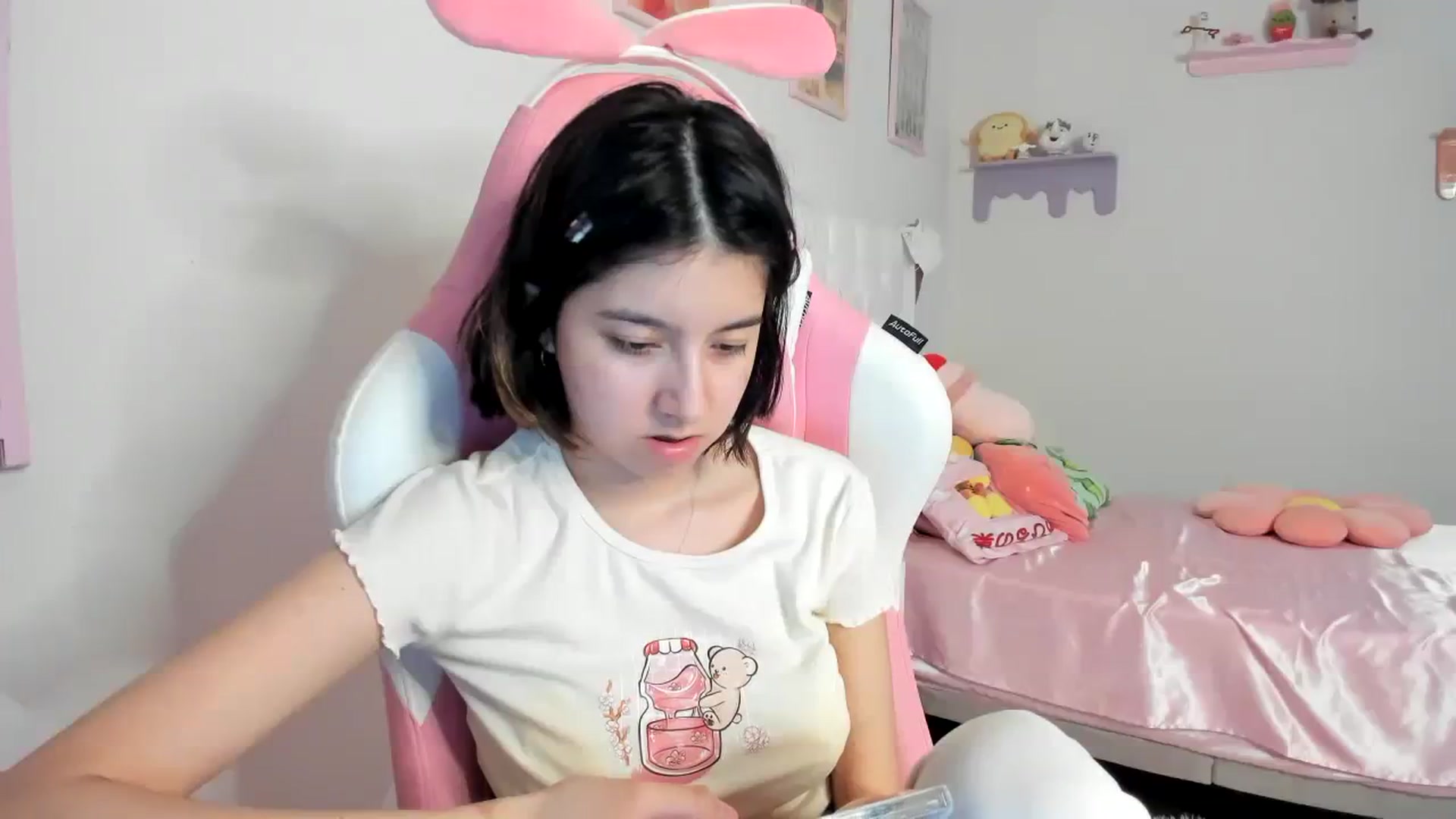 Gallery image thumbnail from Cherrycute666's myfreecams stream on, 08/16/2023, 06:51 image 13 of 20