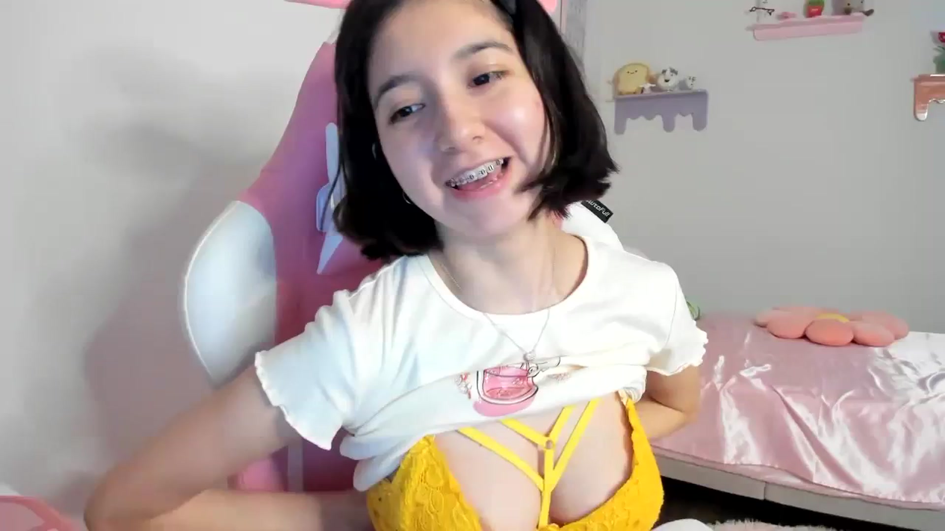 Gallery image thumbnail from Cherrycute666's myfreecams stream on, 08/16/2023, 06:51 image 8 of 20