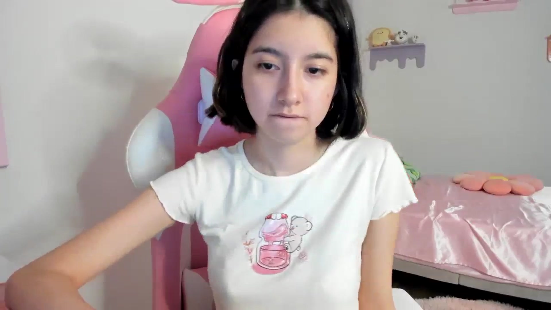 Gallery image thumbnail from Cherrycute666's myfreecams stream on, 08/16/2023, 06:51 image 16 of 20