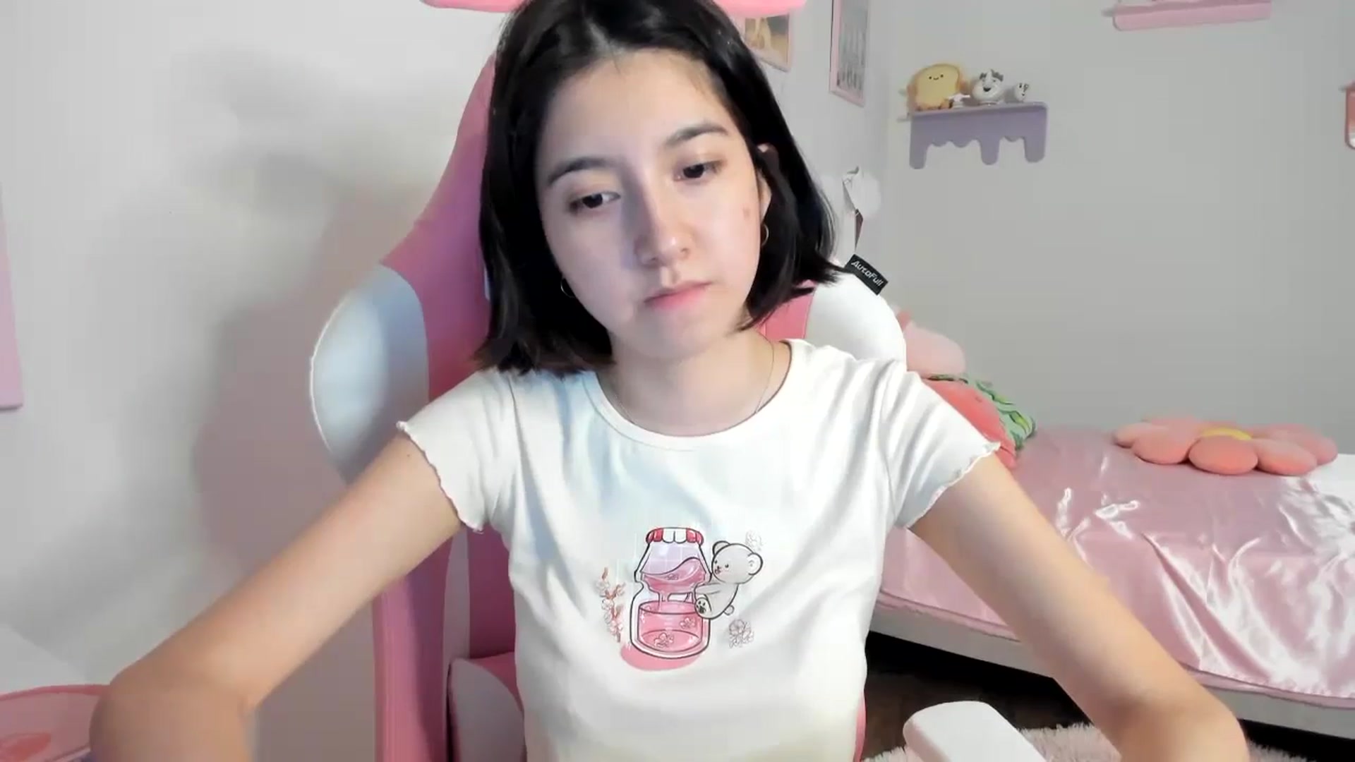 Gallery image thumbnail from Cherrycute666's myfreecams stream on, 08/16/2023, 06:51 image 17 of 20