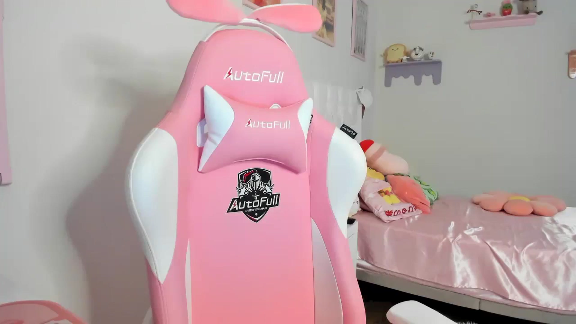 Gallery image thumbnail from Cherrycute666's myfreecams stream on, 08/16/2023, 06:51 image 14 of 20