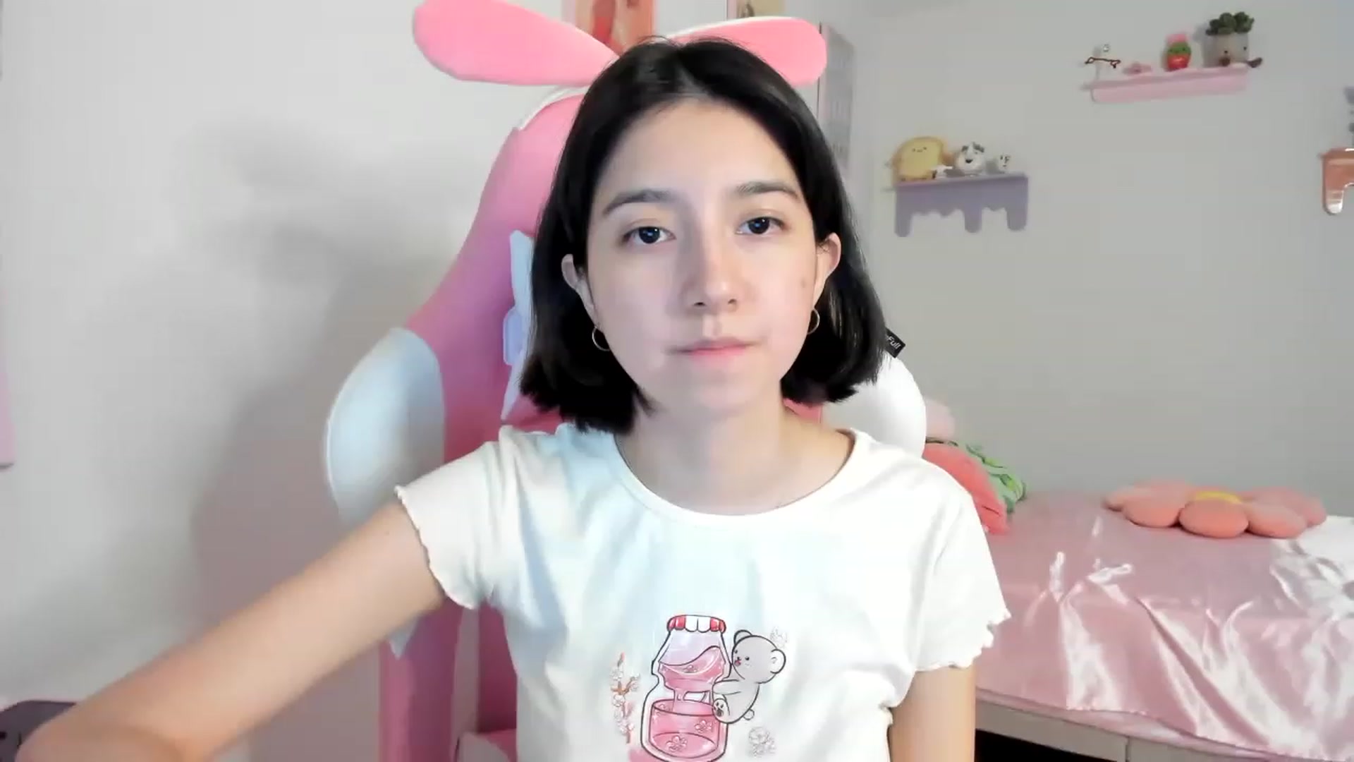 Gallery image thumbnail from Cherrycute666's myfreecams stream on, 08/16/2023, 07:18 image 10 of 20