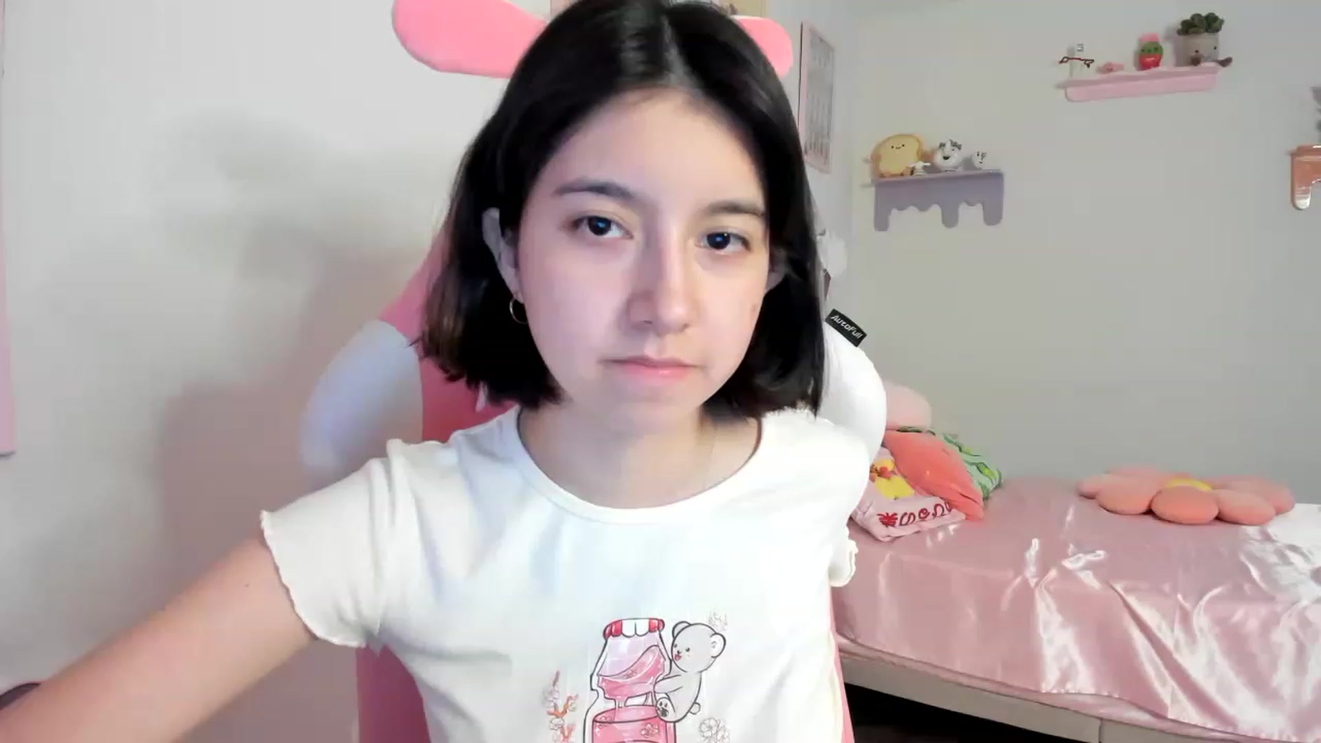 Gallery image thumbnail from Cherrycute666's myfreecams stream on, 08/16/2023, 07:18 image 15 of 20