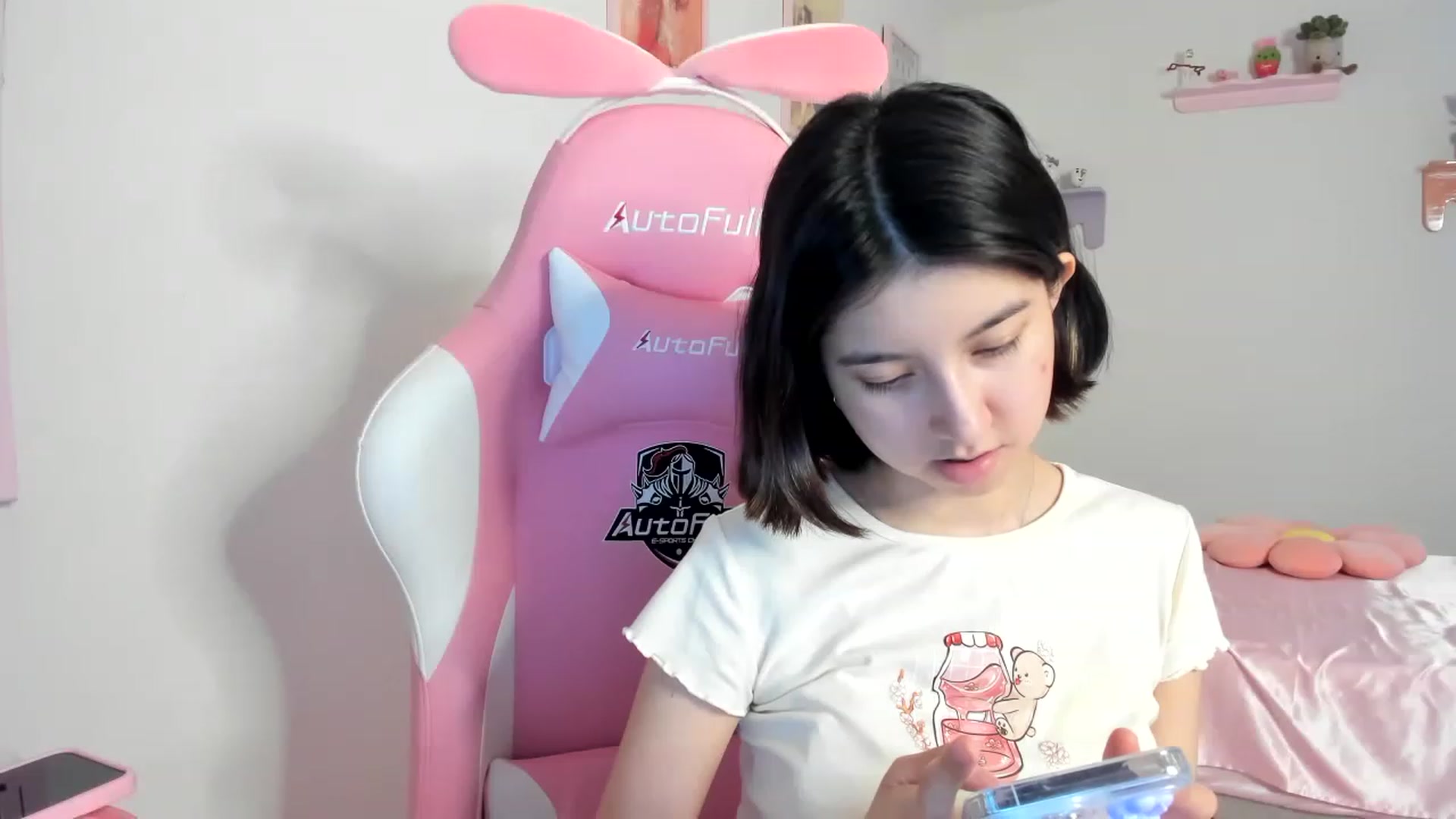 Gallery image thumbnail from Cherrycute666's myfreecams stream on, 08/16/2023, 07:18 image 6 of 20