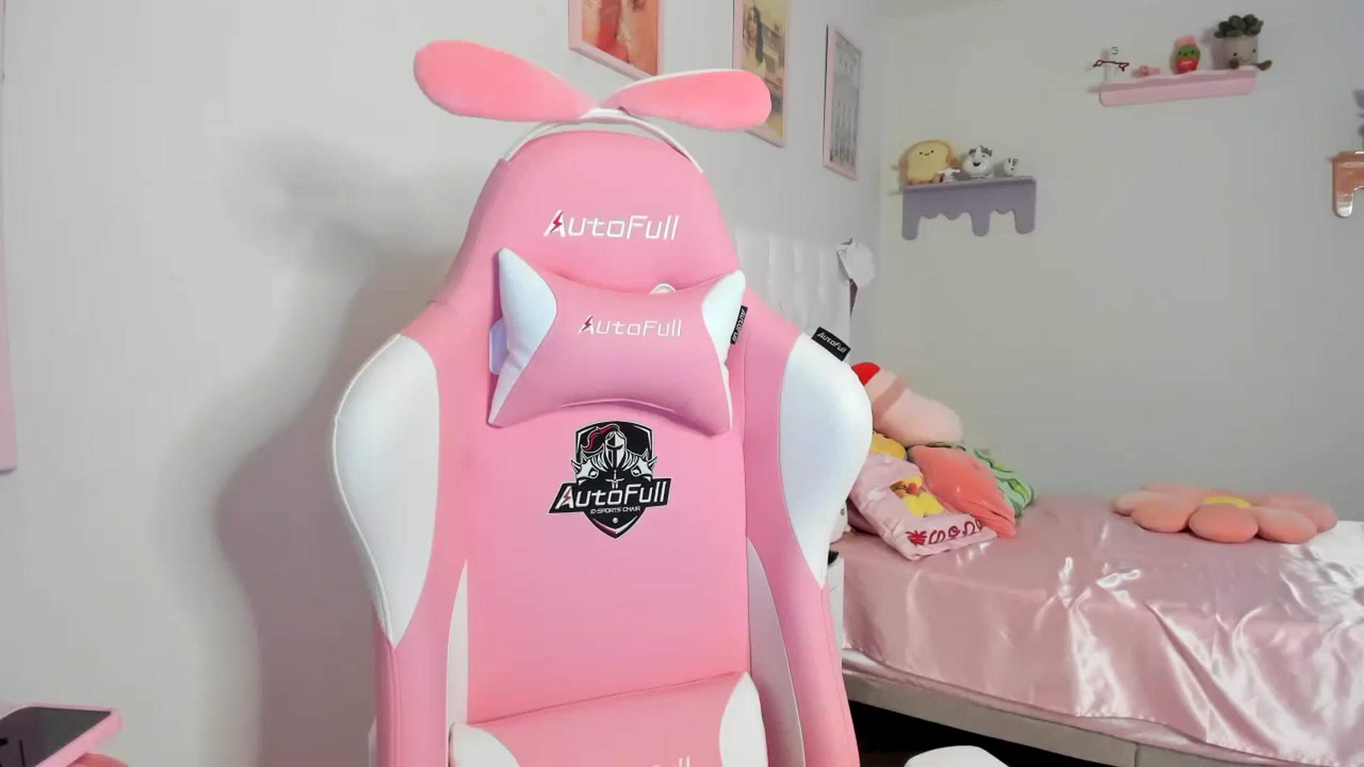 Gallery image thumbnail from Cherrycute666's myfreecams stream on, 08/16/2023, 07:18 image 17 of 20