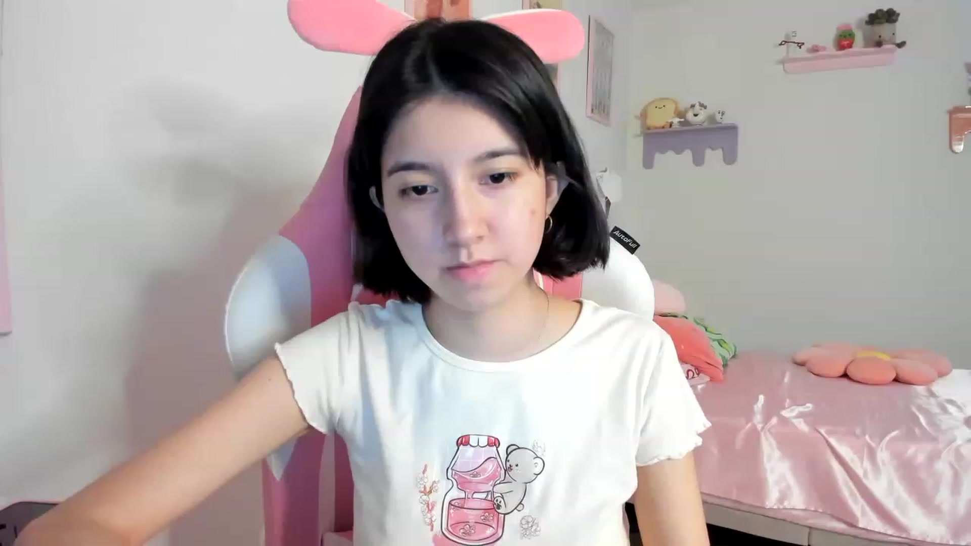 Gallery image thumbnail from Cherrycute666's myfreecams stream on, 08/16/2023, 07:18 image 16 of 20