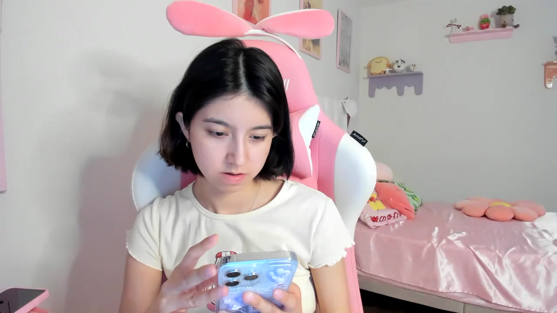 Gallery image thumbnail from Cherrycute666's myfreecams stream on, 08/16/2023, 07:18 image 14 of 20