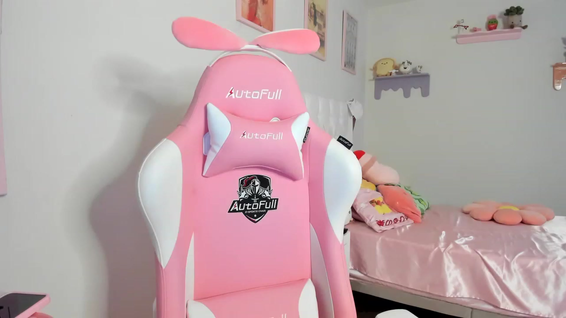 Gallery image thumbnail from Cherrycute666's myfreecams stream on, 08/16/2023, 07:18 image 18 of 20