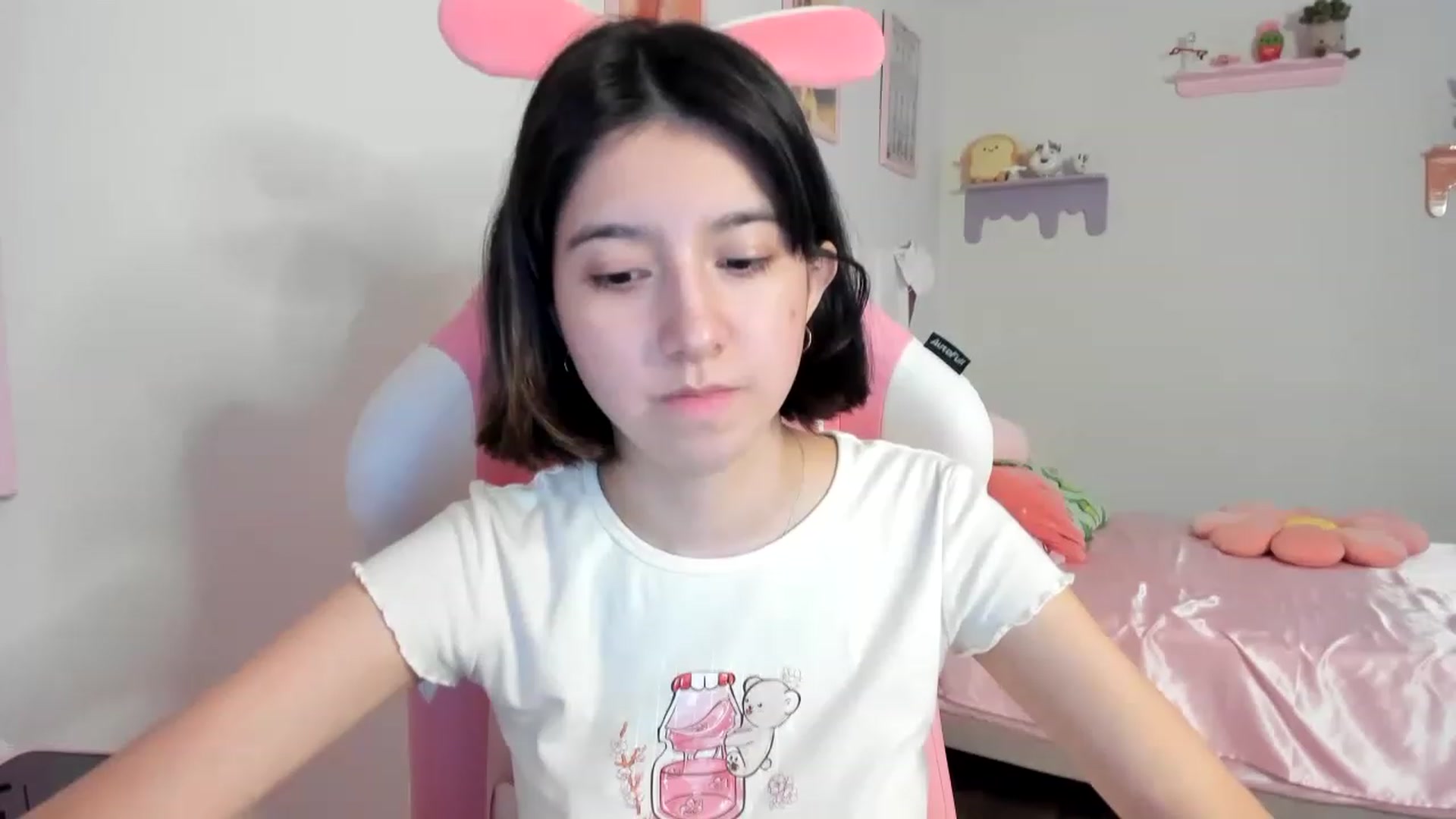 Gallery image thumbnail from Cherrycute666's myfreecams stream on, 08/16/2023, 07:18 image 12 of 20