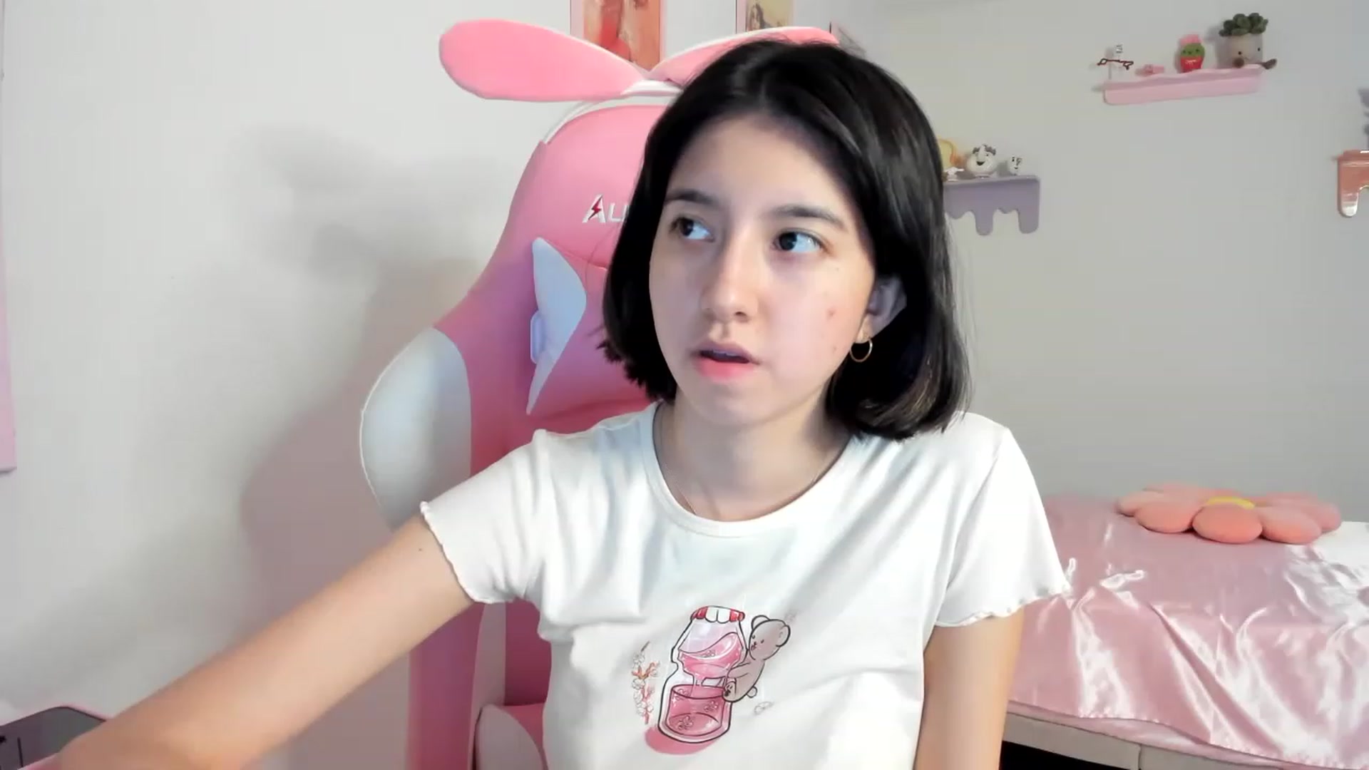 Gallery image thumbnail from Cherrycute666's myfreecams stream on, 08/16/2023, 07:18 image 7 of 20
