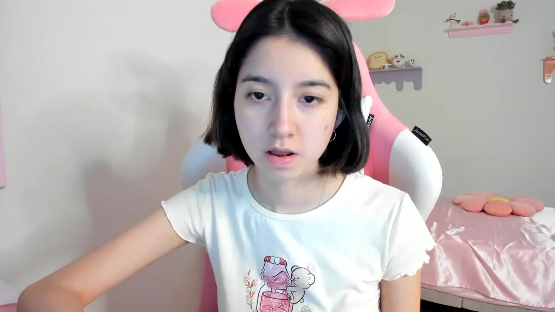 Gallery image thumbnail from Cherrycute666's myfreecams stream on, 08/16/2023, 07:18 image 20 of 20