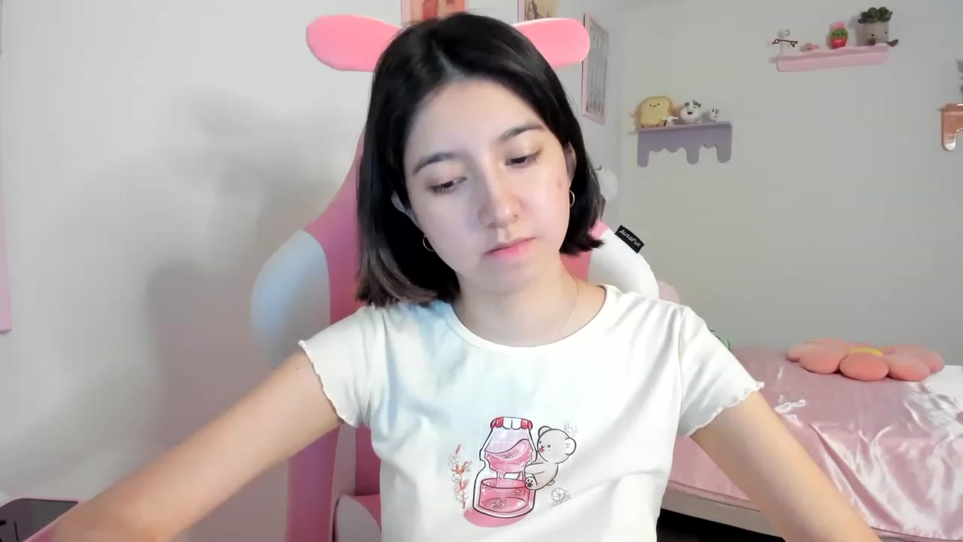 Gallery image thumbnail from Cherrycute666's myfreecams stream on, 08/16/2023, 07:18 image 9 of 20