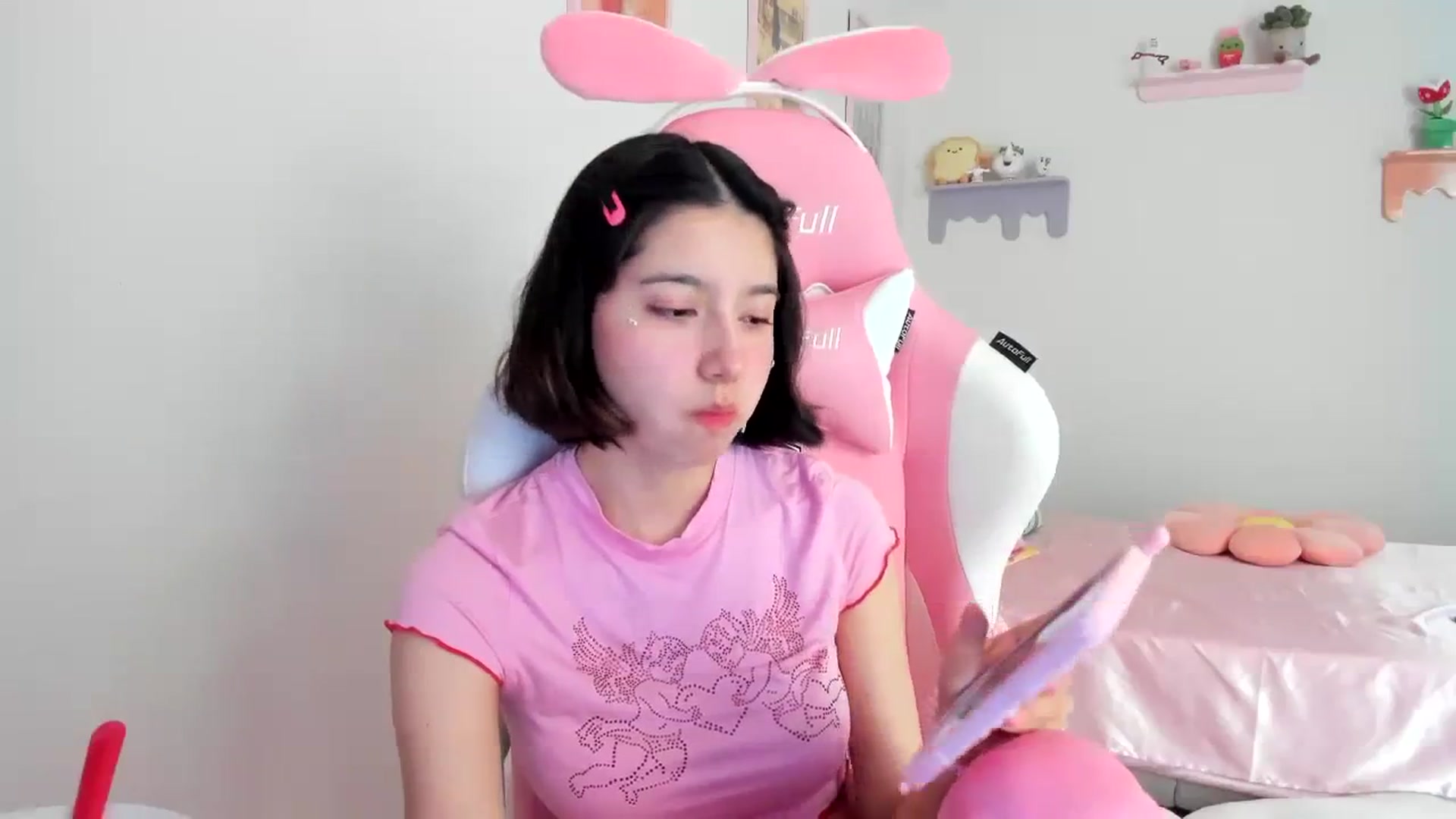 Gallery image thumbnail from Cherrycute666's myfreecams stream on, 08/16/2023, 17:40 image 5 of 20