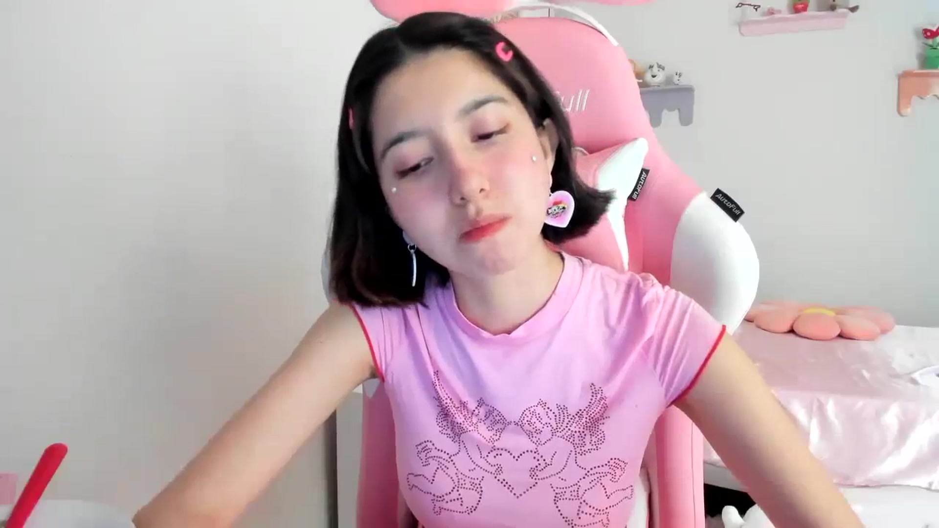 Gallery image thumbnail from Cherrycute666's myfreecams stream on, 08/16/2023, 17:40 image 9 of 20