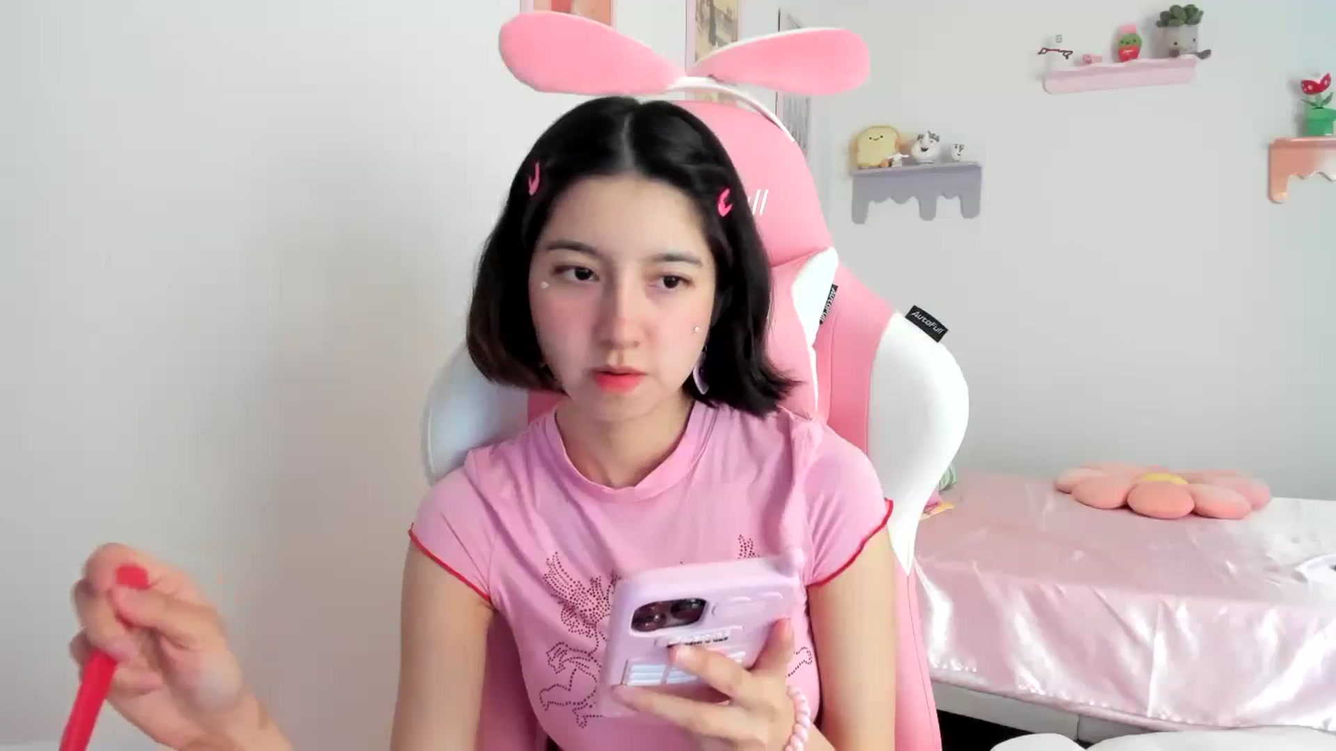 Gallery image thumbnail from Cherrycute666's myfreecams stream on, 08/16/2023, 17:40 image 2 of 20
