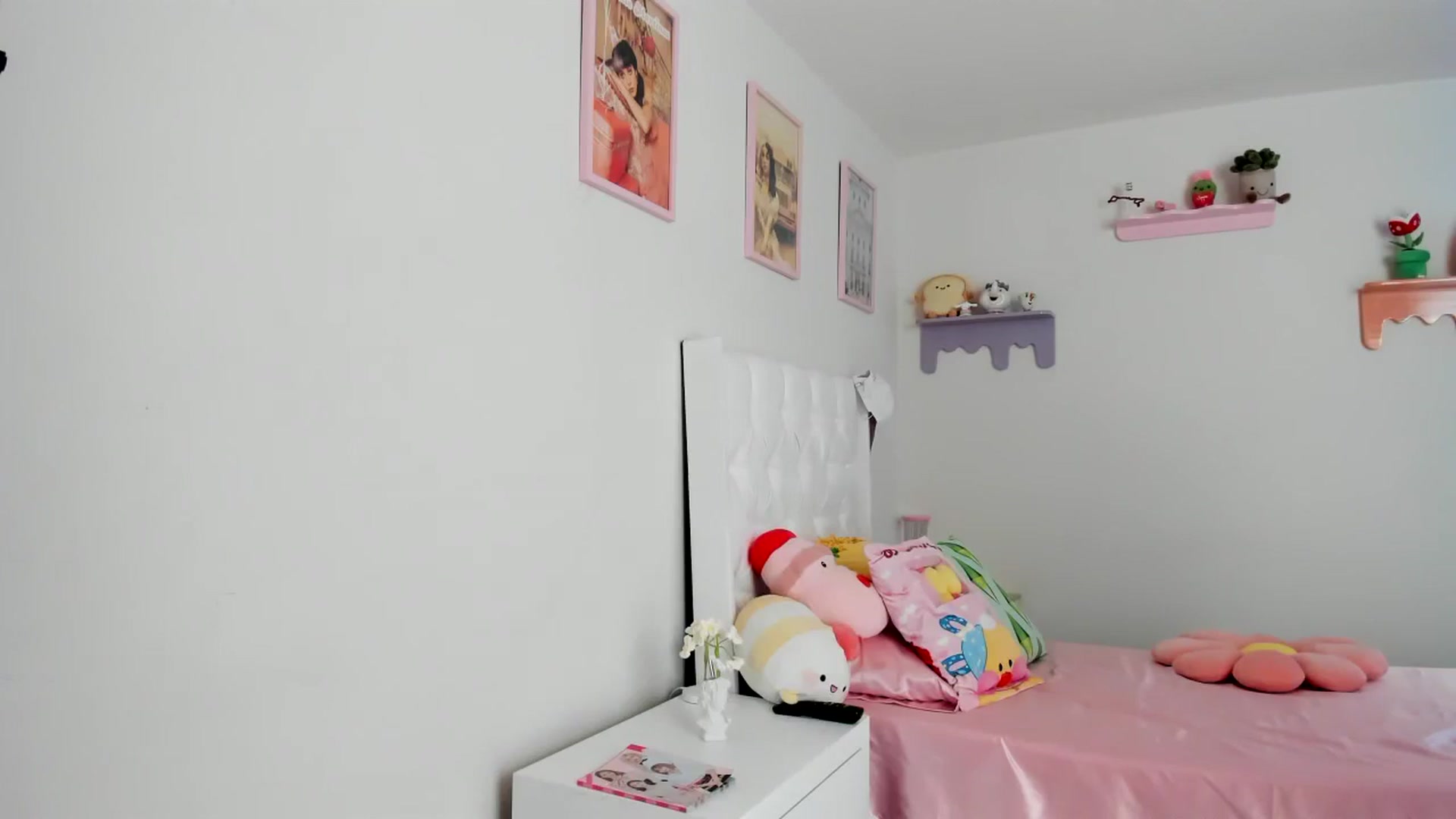 Gallery image thumbnail from Cherrycute666's myfreecams stream on, 08/16/2023, 17:40 image 14 of 20