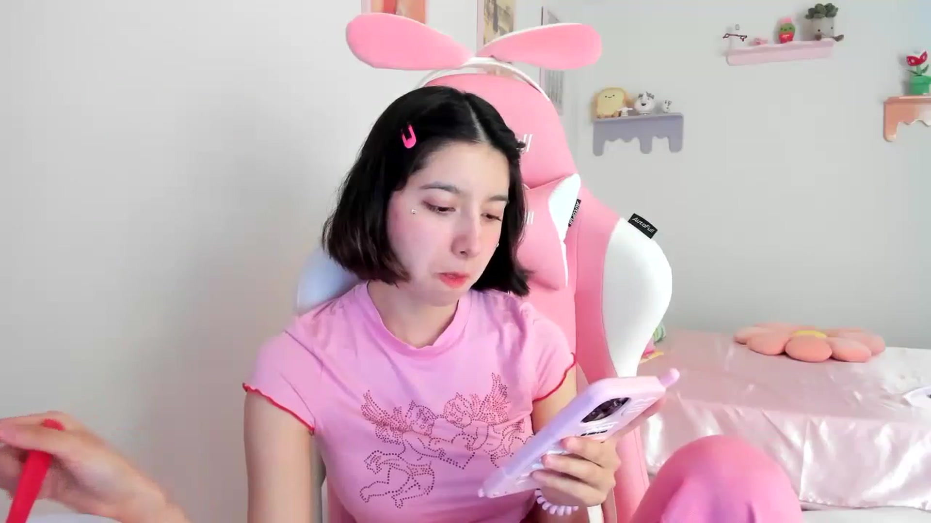 Gallery image thumbnail from Cherrycute666's myfreecams stream on, 08/16/2023, 17:40 image 4 of 20