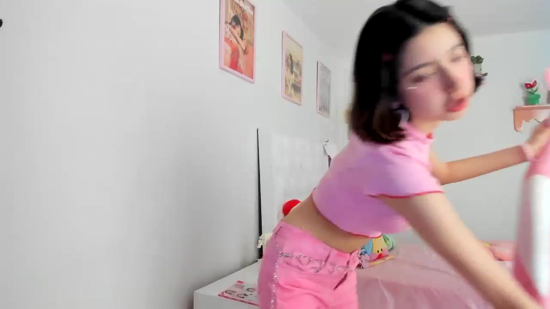 Gallery image thumbnail from Cherrycute666's myfreecams stream on, 08/16/2023, 17:40 image 10 of 20