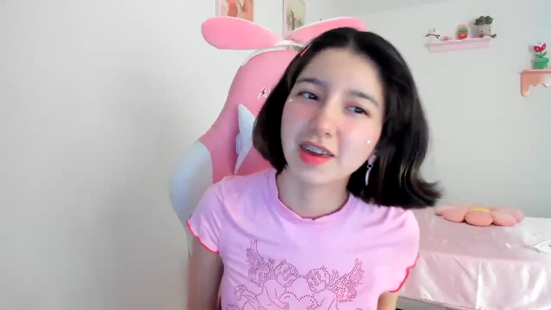Gallery image thumbnail from Cherrycute666's myfreecams stream on, 08/16/2023, 17:40 image 18 of 20