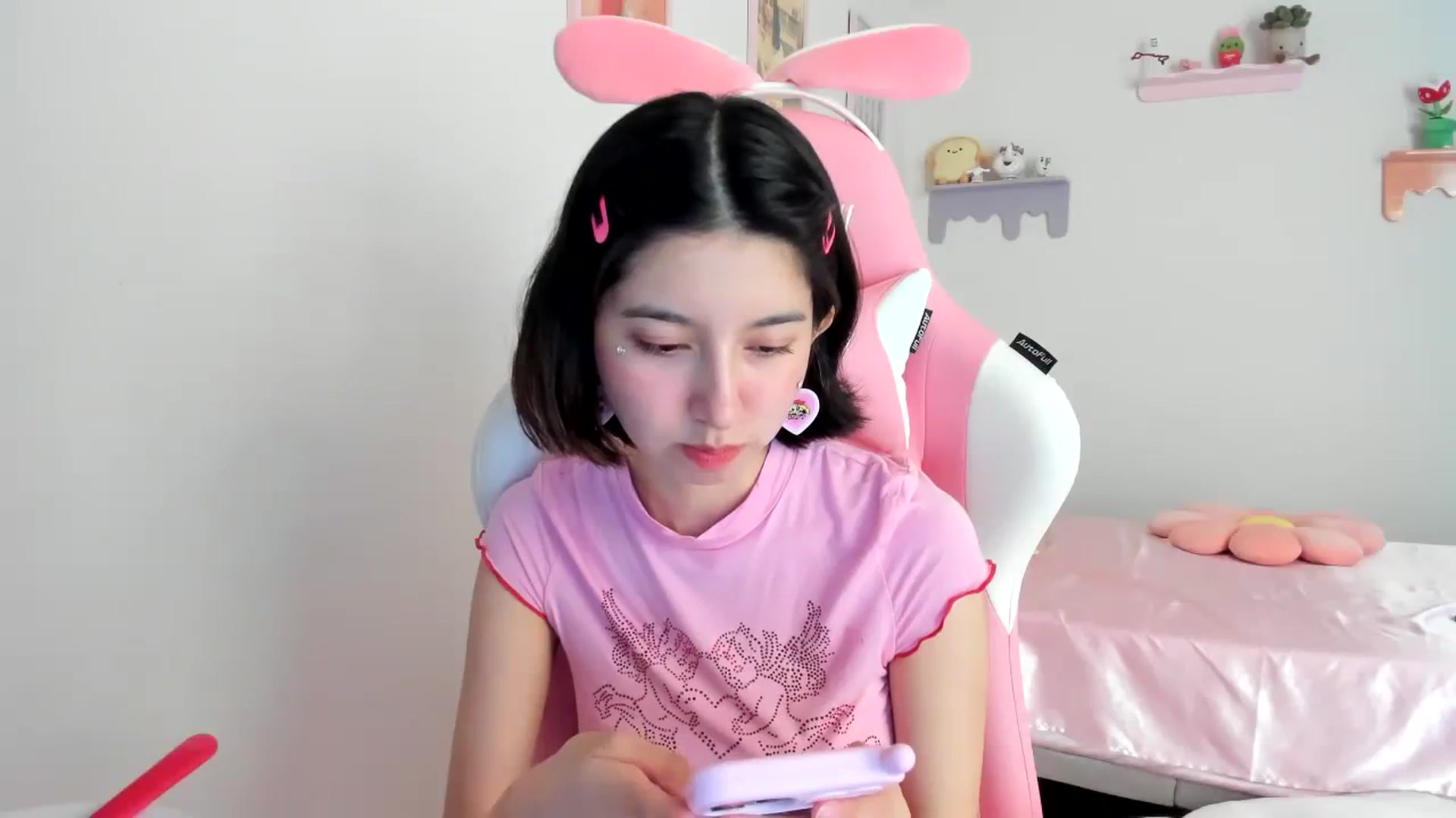 Gallery image thumbnail from Cherrycute666's myfreecams stream on, 08/16/2023, 17:40 image 3 of 20