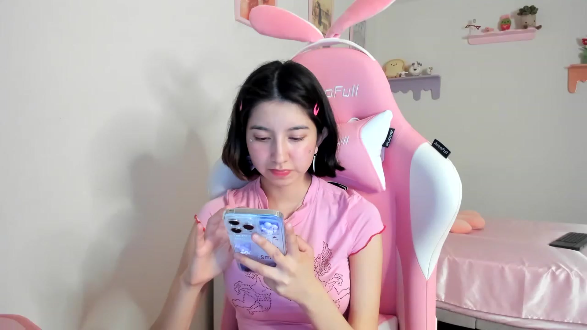 Gallery image thumbnail from Cherrycute666's myfreecams stream on, 08/17/2023, 04:05 image 19 of 20